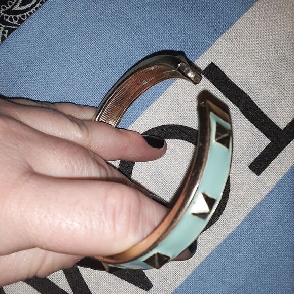 Golden and sea green hinged cuff bracelet - Picture 3 of 5